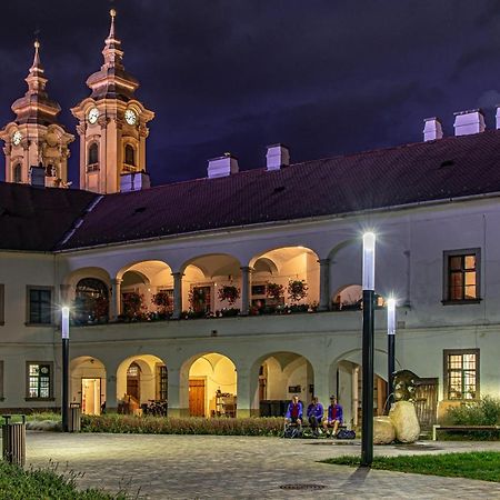 Foter Apartman Эгер Экстерьер фото