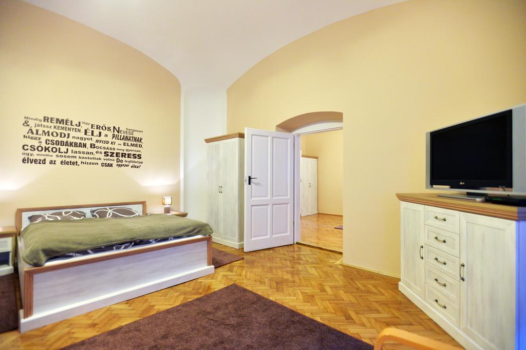 Foter Apartman Эгер Экстерьер фото