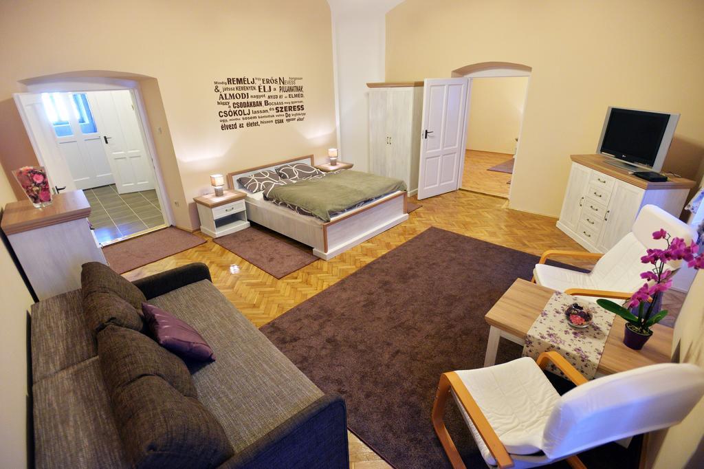 Foter Apartman Эгер Экстерьер фото