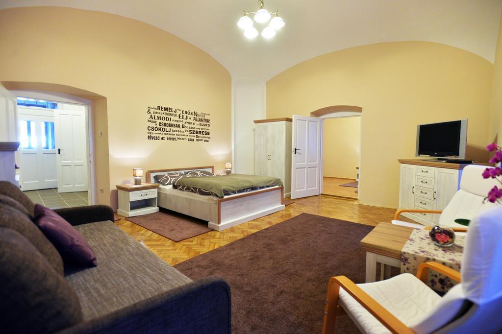 Foter Apartman Эгер Экстерьер фото